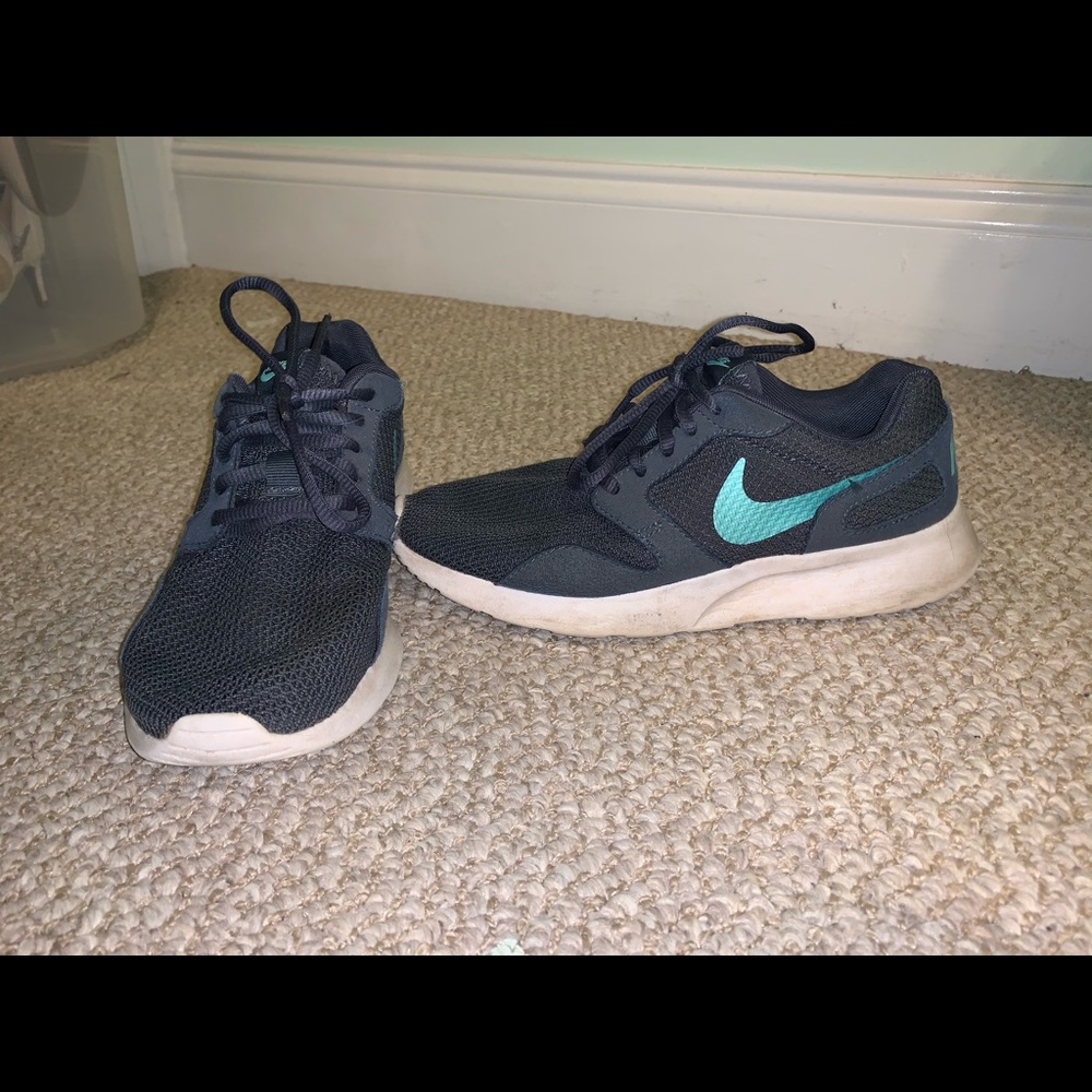 Women’s Nike Tennis Shoes